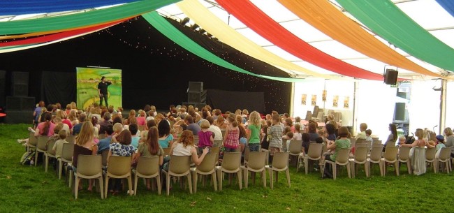 audience-tent